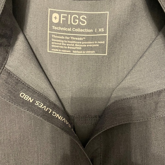 Figs women's rafeala oversized scrub top--XS, heather denim - Picture 2 of 3